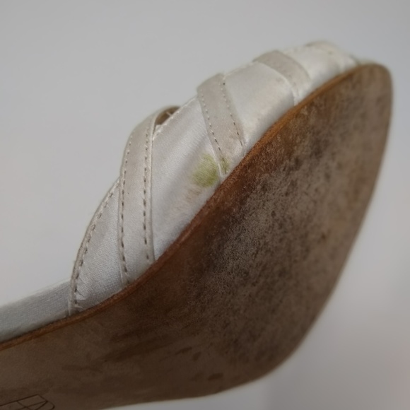 Pelle Moda | white satin & leather heels - Picture 6 of 6